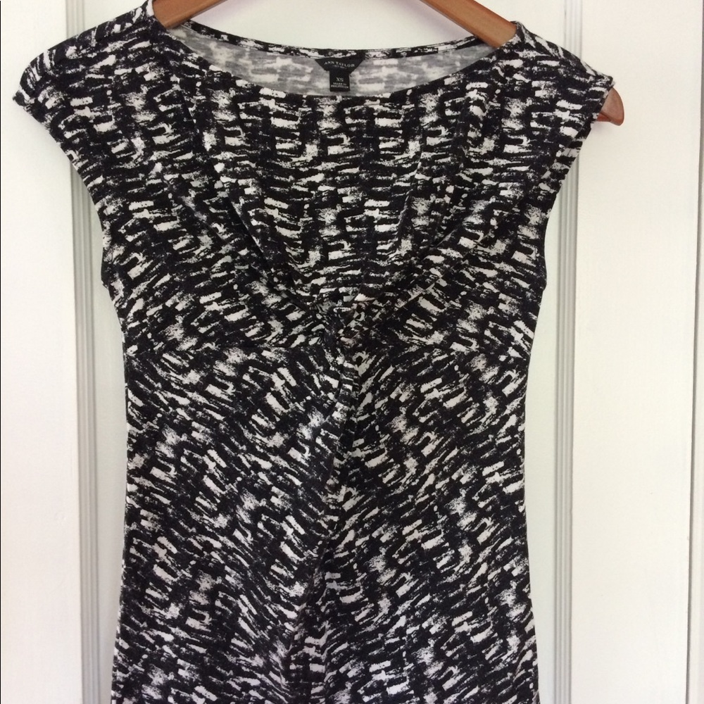 Ann Taylor workwear black cap sleeves Tee Tank Top